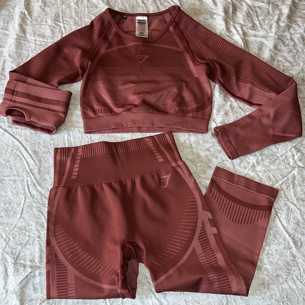 Gymshark set bundle pink geo mauve long sleeve crop and high waist capri Small